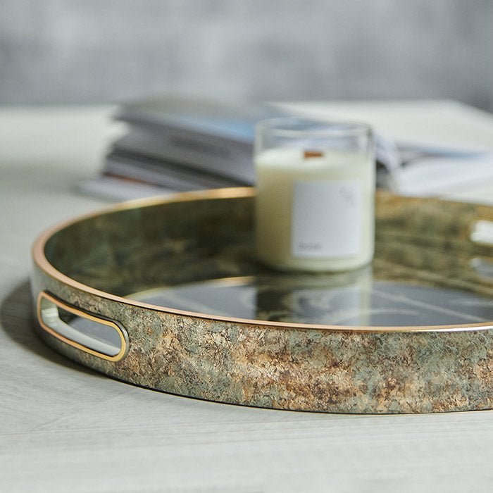 A side view showing the antique gold effect on the edge of the Cayman Tray in closeup.