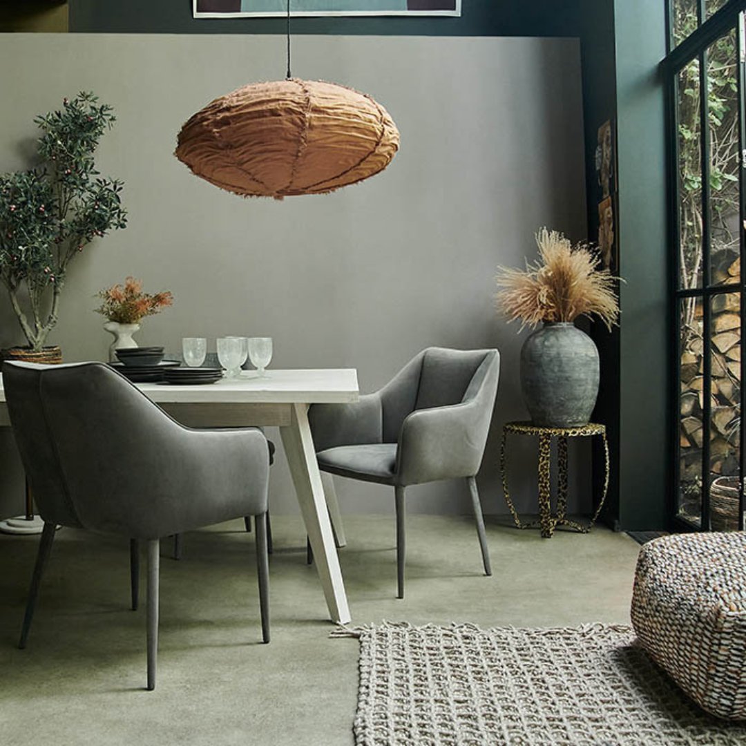 How to Entertain Guests at Home Like a Pro