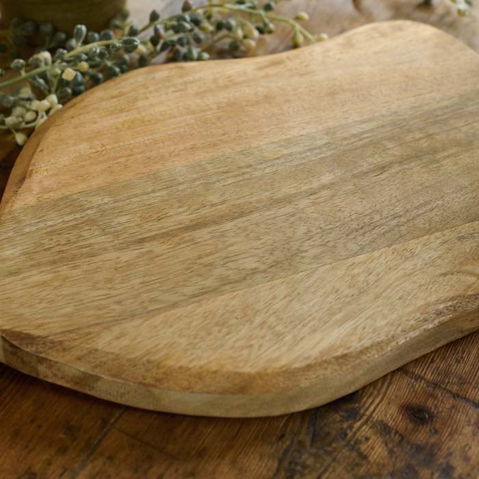 A closeup of the light wood finish of the Teram Wooden Board.