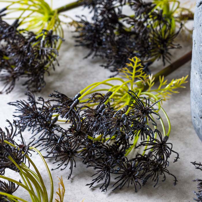 Detail image of the dark blue artificial winter lovage heads.