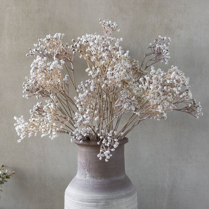 Image of luxury artificial Gypsophila with delicate white flower buds. A stunning fake flower addition to any home, these floral bouquets look stunning in our vases with their realistic appearance.
