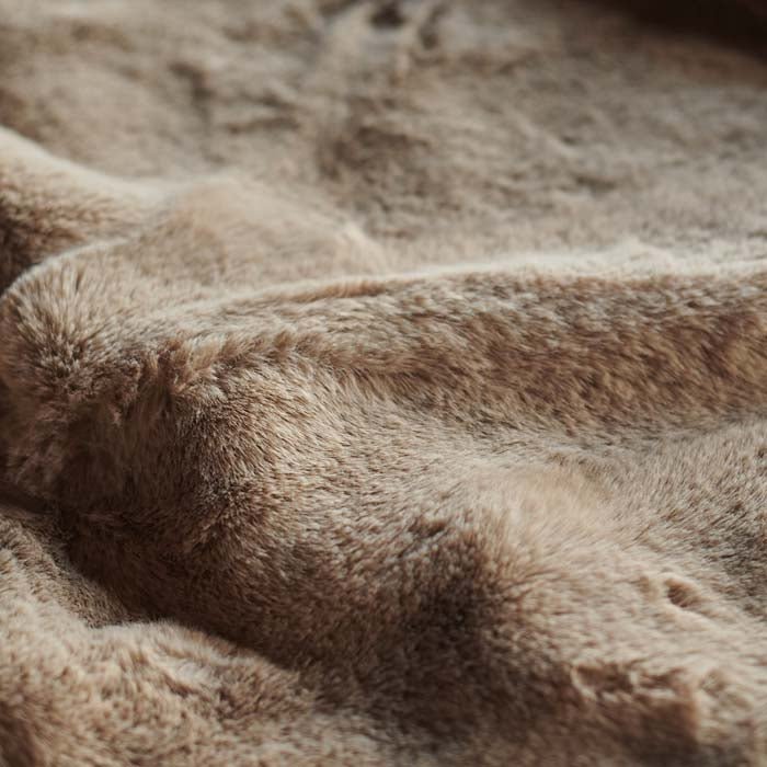 A close of of the soft texture of the caramel coloured faux fur Kanan Throw.