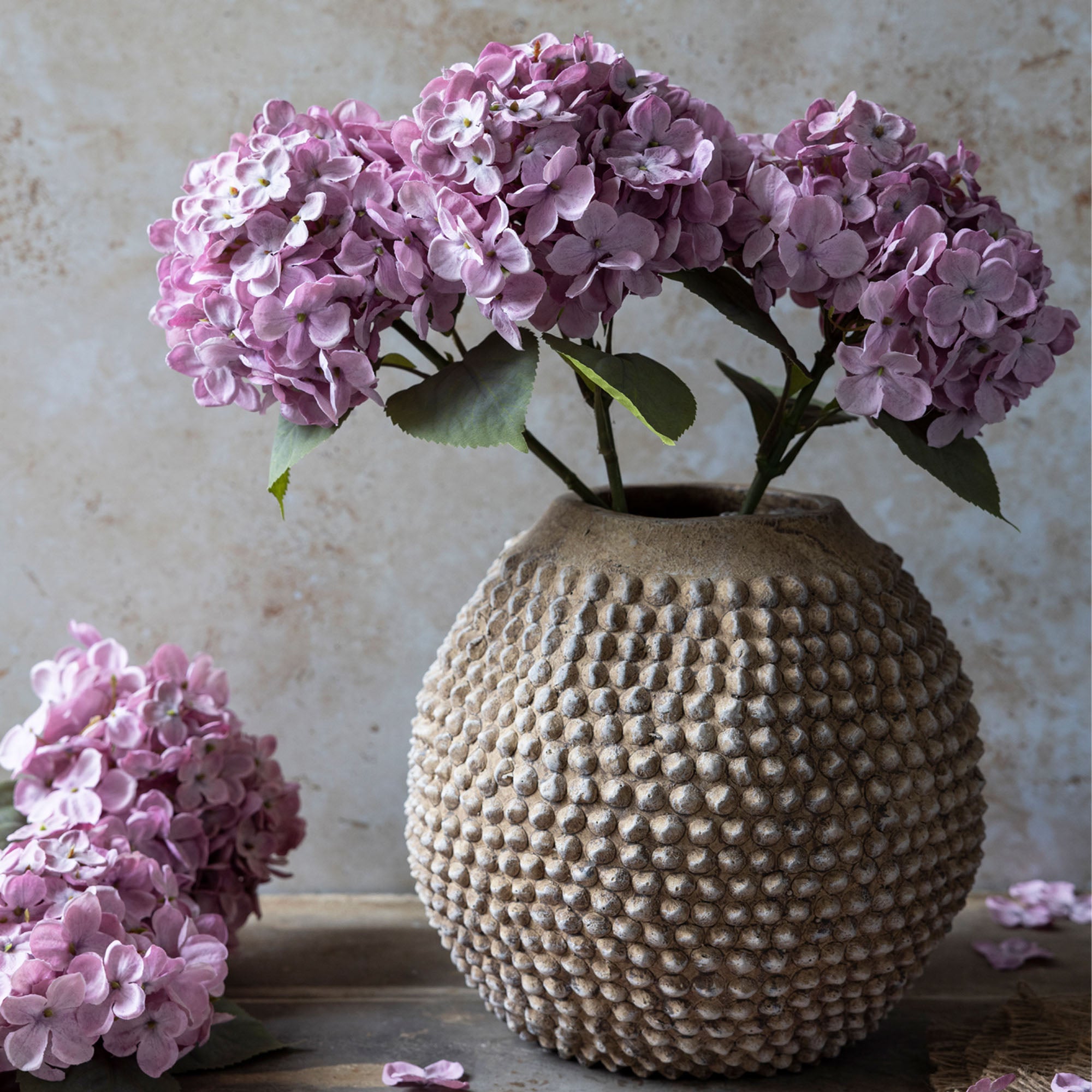 DMC：Revival Hydrangea(ハイドレンジア) 2BA 17g Artificial Hydrangea Lilac | Faux Flowers | Purple – Abigail Ahern