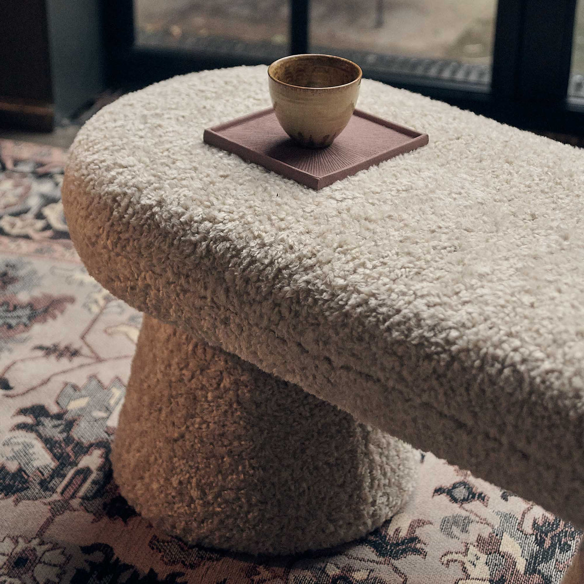 Tulip Bench, Beige