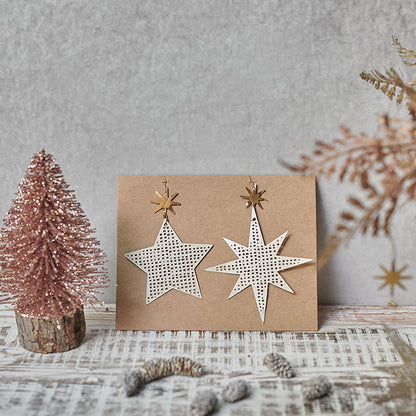 A set of delicate star decorations in white and gold.